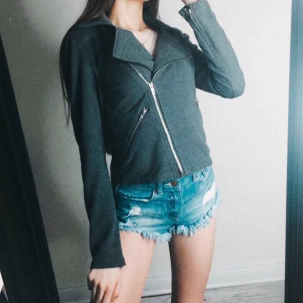 💗5 FOR $12💗 adorable cropped jacket